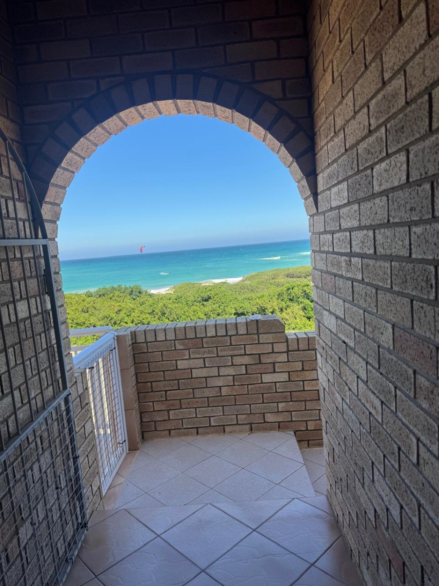 6 Bedroom Property for Sale in Aston Bay Eastern Cape